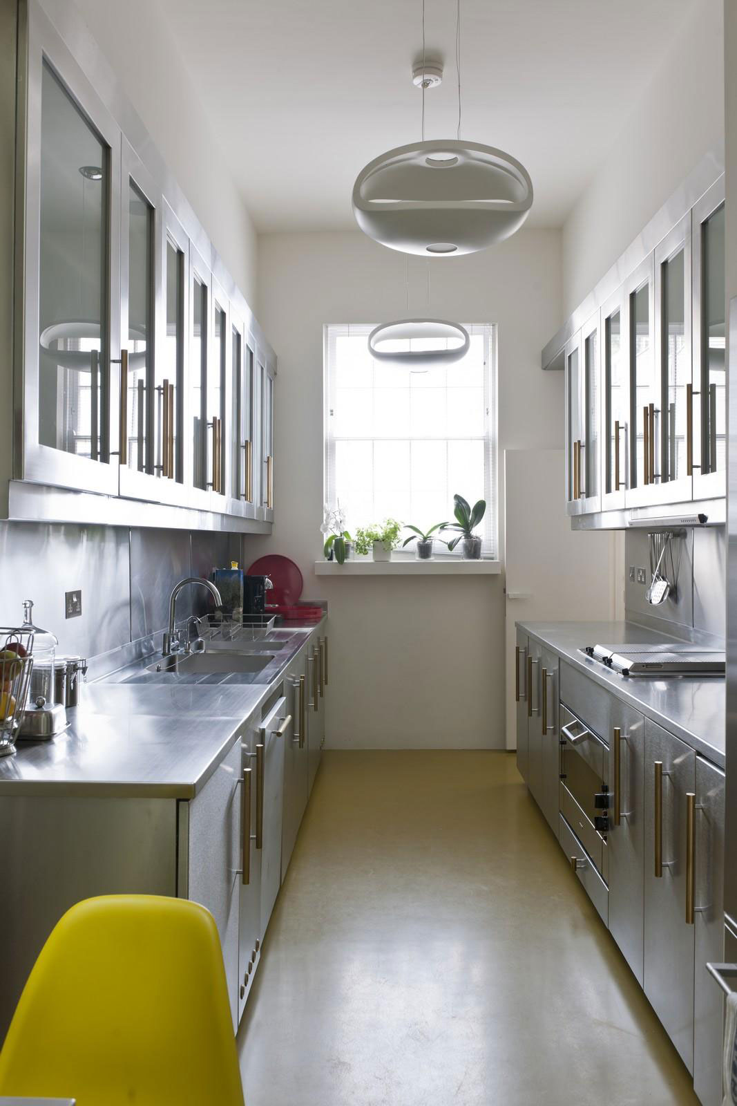 A Stunning Contemporary Home with Spaces Full of Natural Light in London's Hyde Park by Andy Martin Architects (6)