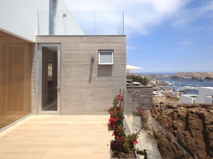 A Stunning Contemporary House with Spectacular Views Over the Bay in the Pucusana District by Domenack Arquitectos (10)