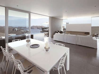A Stunning Contemporary House with Spectacular Views Over the Bay in the Pucusana District by Domenack Arquitectos (13)