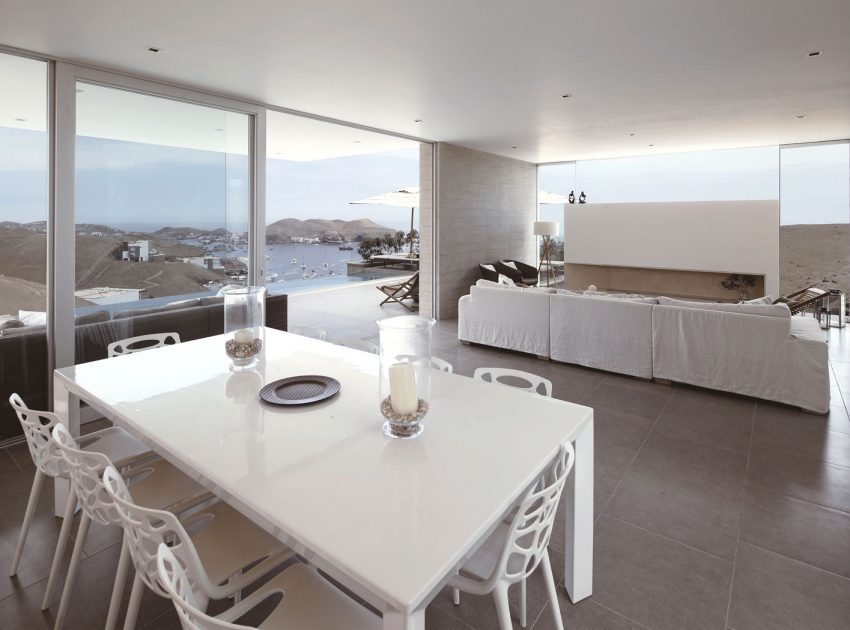 A Stunning Contemporary House with Spectacular Views Over the Bay in the Pucusana District by Domenack Arquitectos (13)