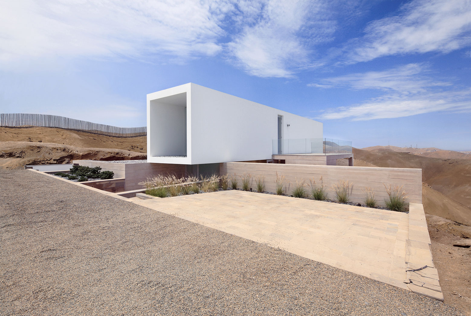 A Stunning Contemporary House with Spectacular Views Over the Bay in the Pucusana District by Domenack Arquitectos (4)