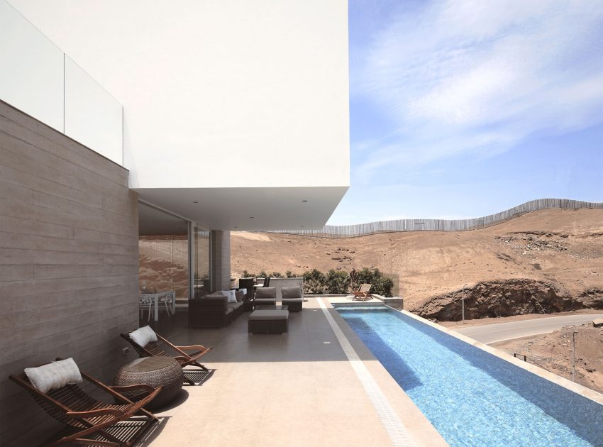 A Stunning Contemporary House with Spectacular Views Over the Bay in the Pucusana District by Domenack Arquitectos (6)