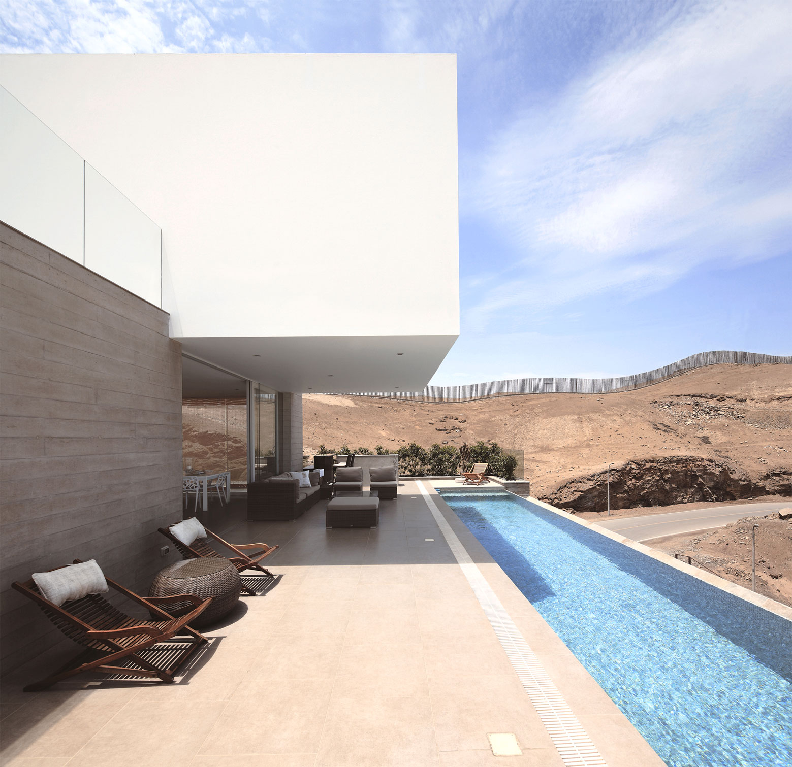 A Stunning Contemporary House with Spectacular Views Over the Bay in the Pucusana District by Domenack Arquitectos (6)
