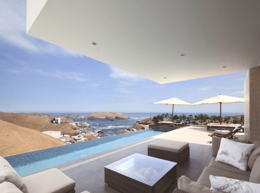 A Stunning Contemporary House with Spectacular Views Over the Bay in the Pucusana District by Domenack Arquitectos (7)