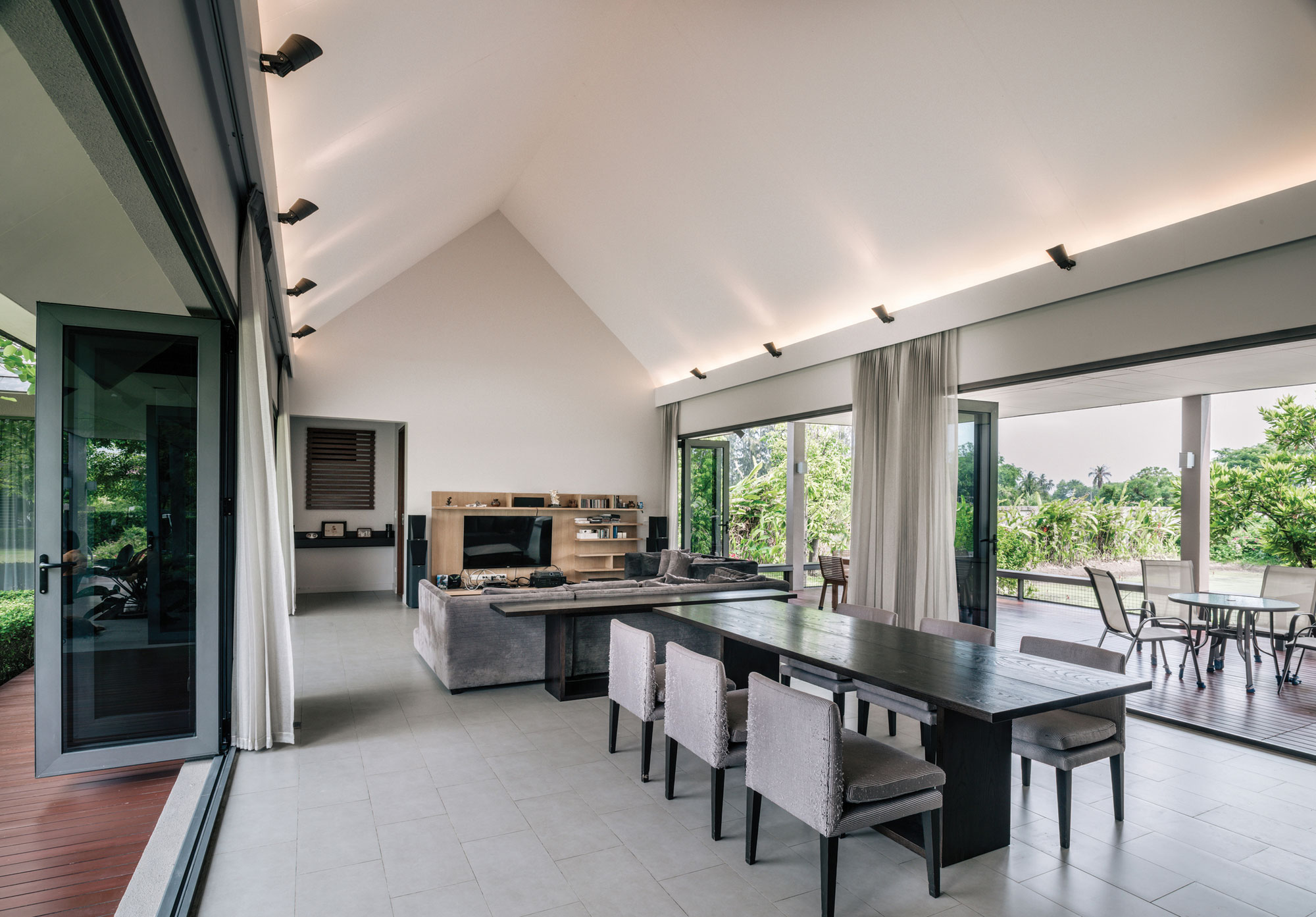 A Stunning Contemporary Triangle House with Gabled Walls in Nakhon Pathom, Thailand by Phongphat Ueasangkhomset (14)