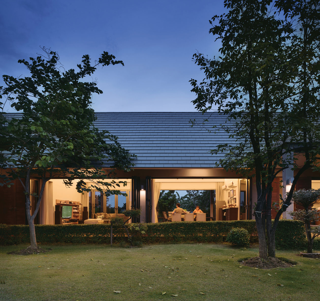 A Stunning Contemporary Triangle House with Gabled Walls in Nakhon Pathom, Thailand by Phongphat Ueasangkhomset (17)