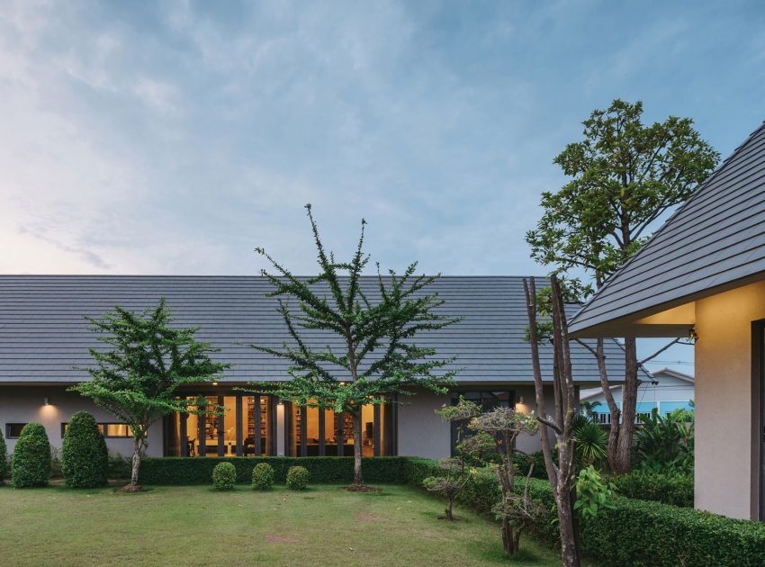 A Stunning Contemporary Triangle House with Gabled Walls in Nakhon Pathom, Thailand by Phongphat Ueasangkhomset (19)