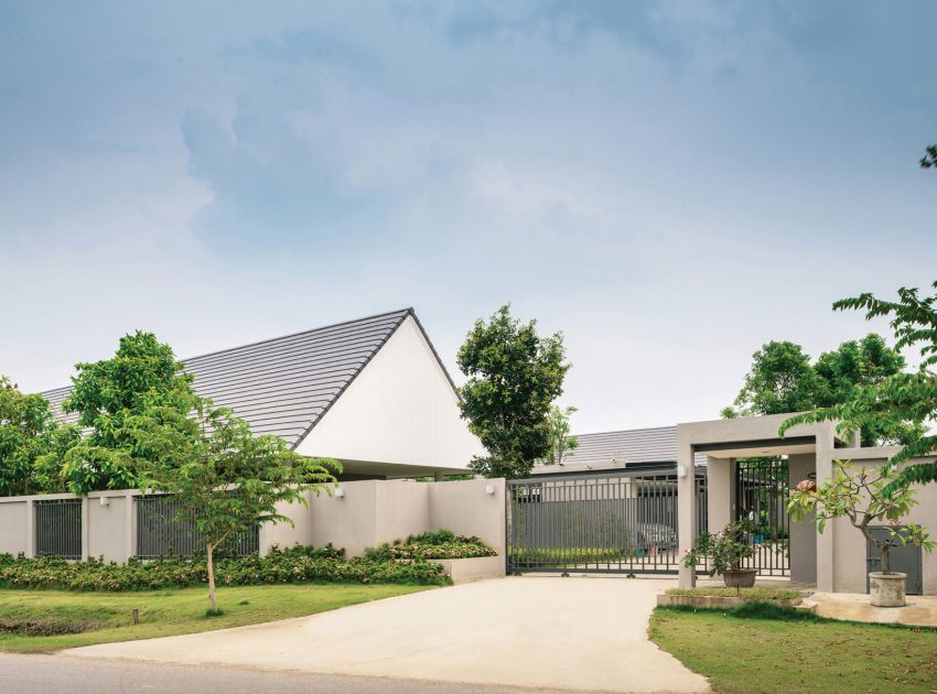 A Stunning Contemporary Triangle House with Gabled Walls in Nakhon Pathom, Thailand by Phongphat Ueasangkhomset (2)