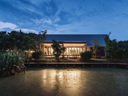 A Stunning Contemporary Triangle House with Gabled Walls in Nakhon Pathom, Thailand by Phongphat Ueasangkhomset (21)