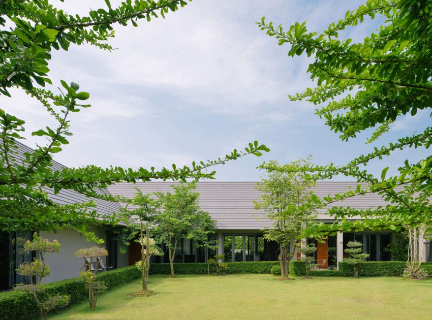 A Stunning Contemporary Triangle House with Gabled Walls in Nakhon Pathom, Thailand by Phongphat Ueasangkhomset (5)