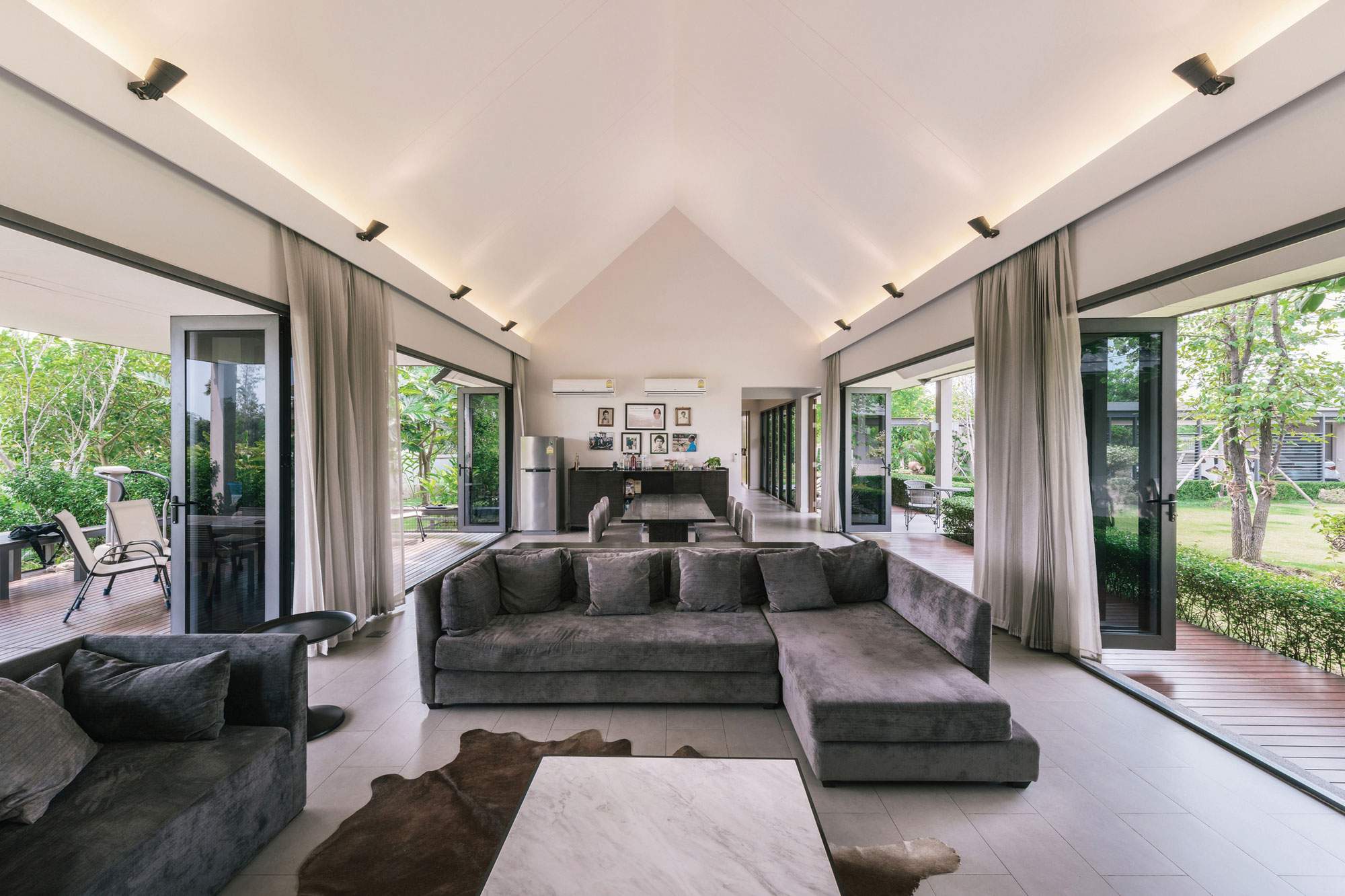 A Stunning Contemporary Triangle House with Gabled Walls in Nakhon Pathom, Thailand by Phongphat Ueasangkhomset (9)