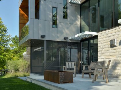 A Stunning Glass Lake House with Modern Silhouette of Earthy Materials in Minnesota by Rosenow | Peterson Design (10)