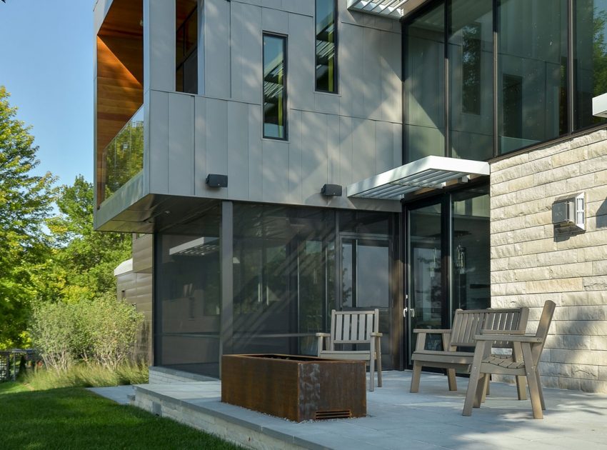 A Stunning Glass Lake House with Modern Silhouette of Earthy Materials in Minnesota by Rosenow | Peterson Design (10)