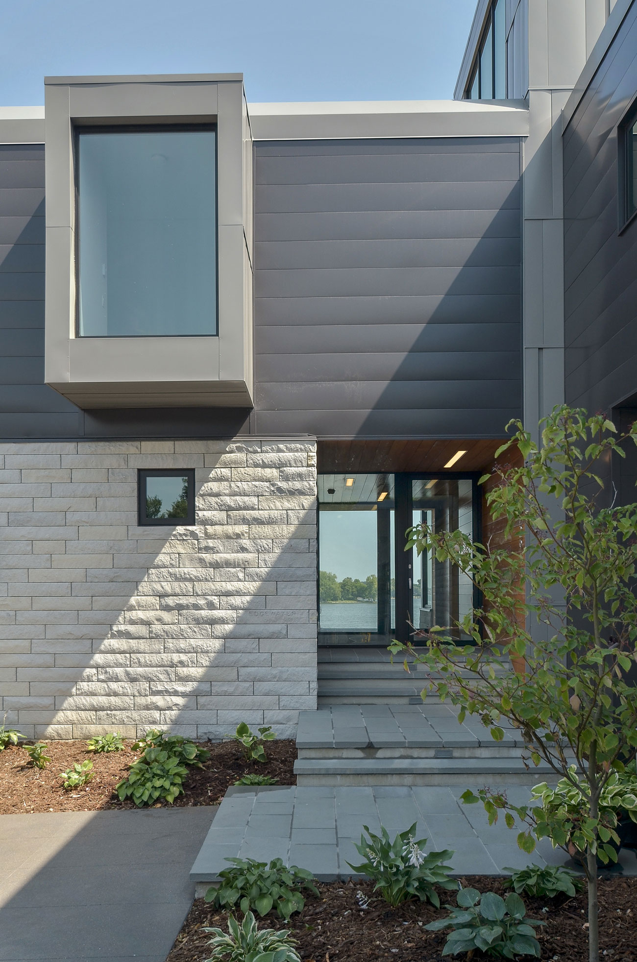 A Stunning Glass Lake House with Modern Silhouette of Earthy Materials in Minnesota by Rosenow | Peterson Design (13)