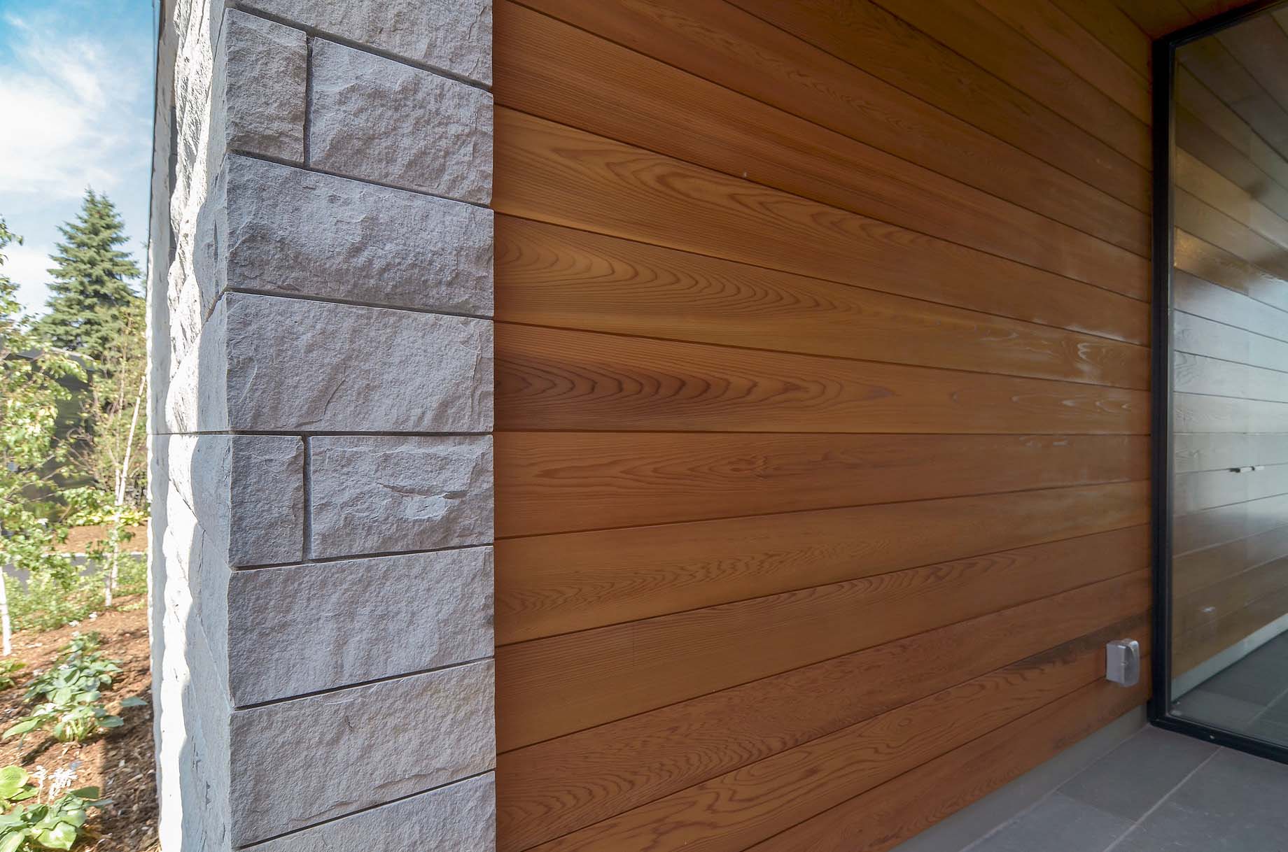 A Stunning Glass Lake House with Modern Silhouette of Earthy Materials in Minnesota by Rosenow | Peterson Design (16)