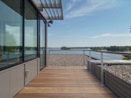 A Stunning Glass Lake House with Modern Silhouette of Earthy Materials in Minnesota by Rosenow | Peterson Design (17)