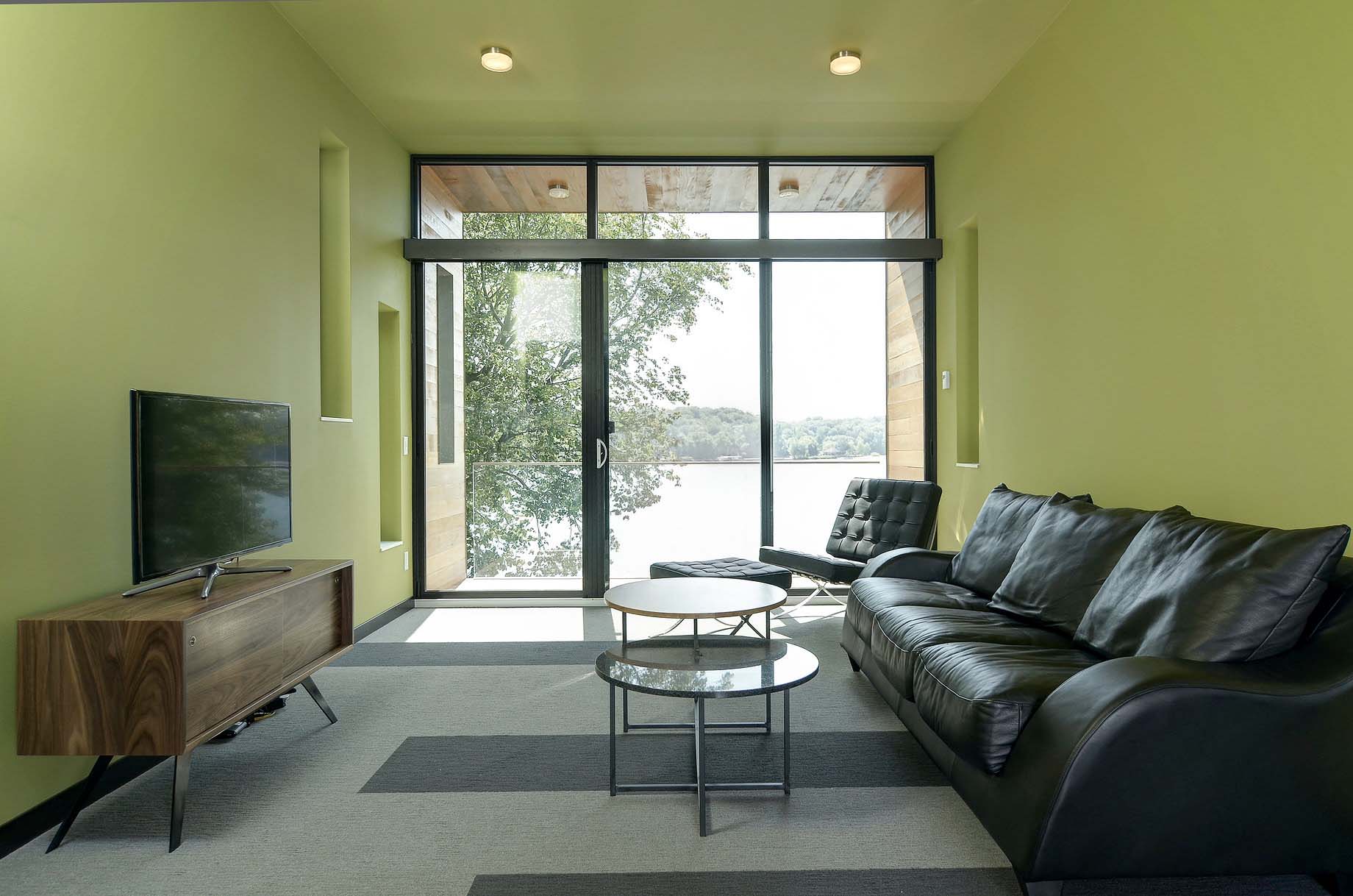 A Stunning Glass Lake House with Modern Silhouette of Earthy Materials in Minnesota by Rosenow | Peterson Design (34)