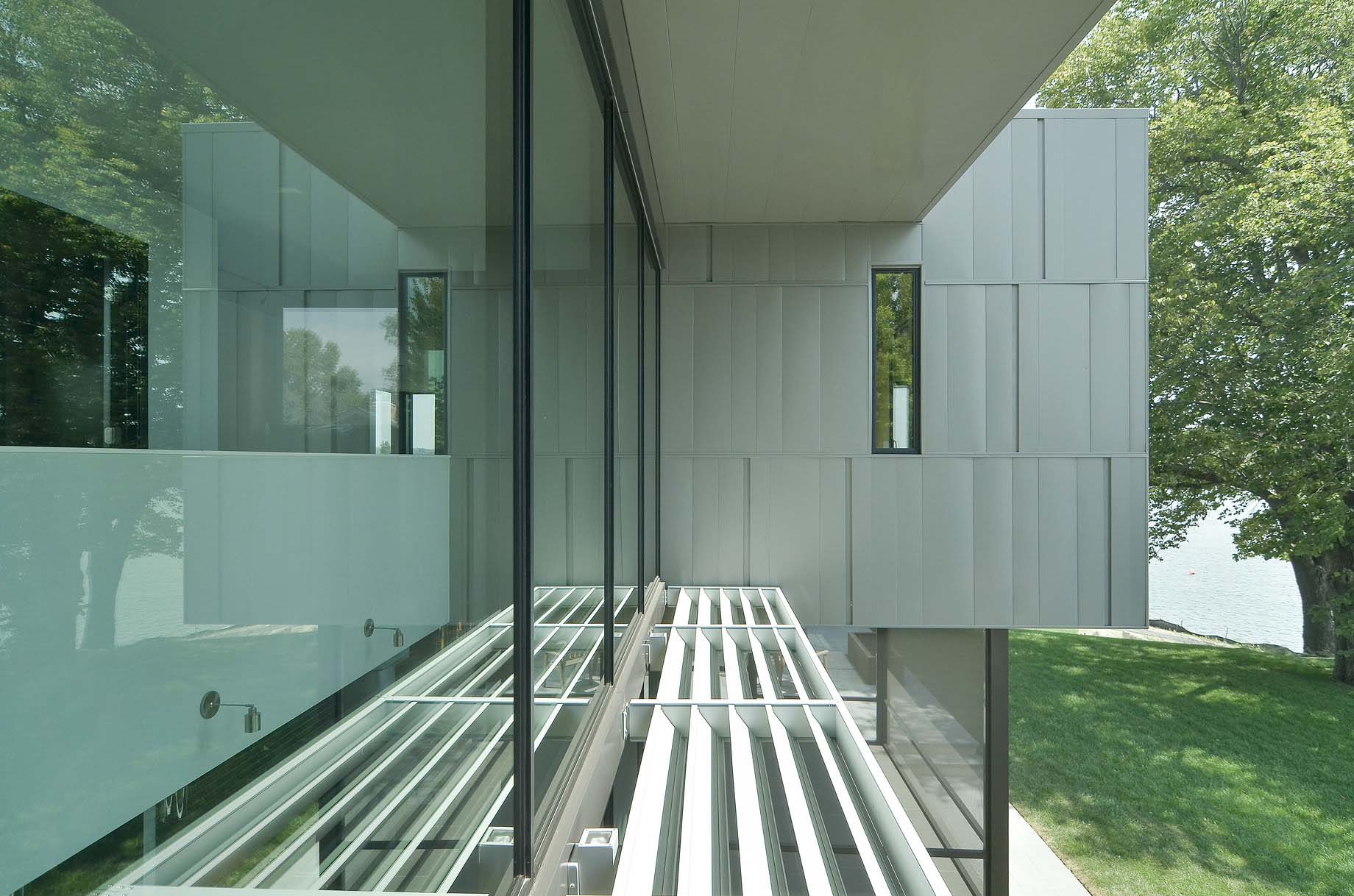 A Stunning Glass Lake House with Modern Silhouette of Earthy Materials in Minnesota by Rosenow | Peterson Design (37)