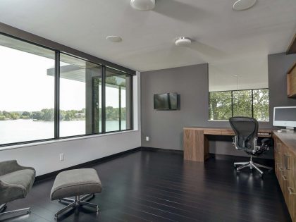 A Stunning Glass Lake House with Modern Silhouette of Earthy Materials in Minnesota by Rosenow | Peterson Design (38)