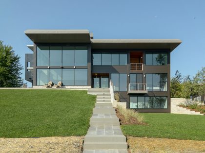 A Stunning Glass Lake House with Modern Silhouette of Earthy Materials in Minnesota by Rosenow | Peterson Design (5)