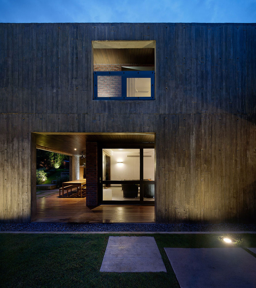 A Stunning Modern Bungalow with Red Brick and Concrete Structure in Singapore by ipli architects (10)