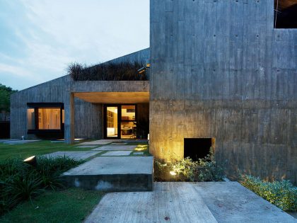 A Stunning Modern Bungalow with Red Brick and Concrete Structure in Singapore by ipli architects (11)