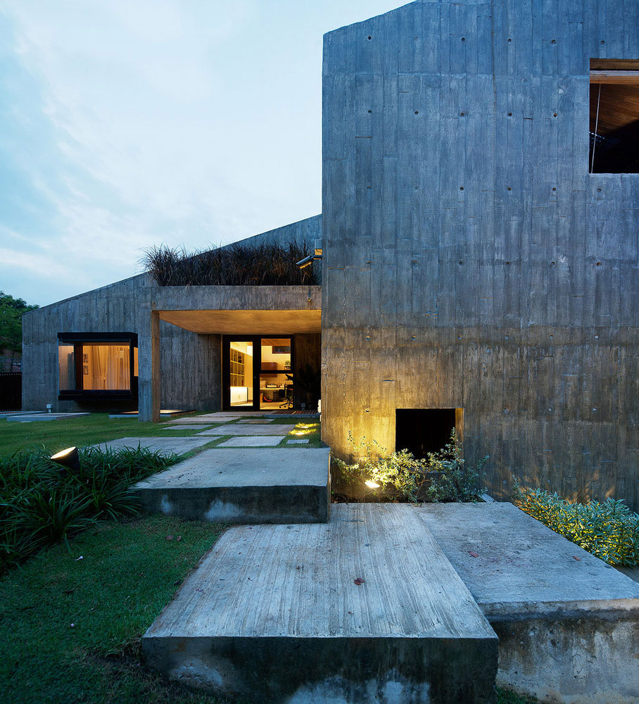 A Stunning Modern Bungalow with Red Brick and Concrete Structure in Singapore by ipli architects (11)