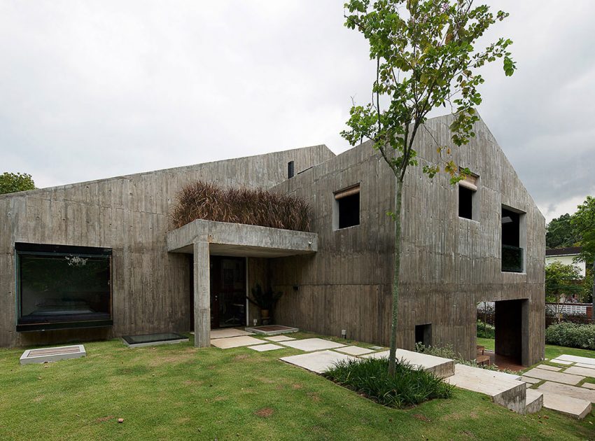 A Stunning Modern Bungalow with Red Brick and Concrete Structure in Singapore by ipli architects (2)