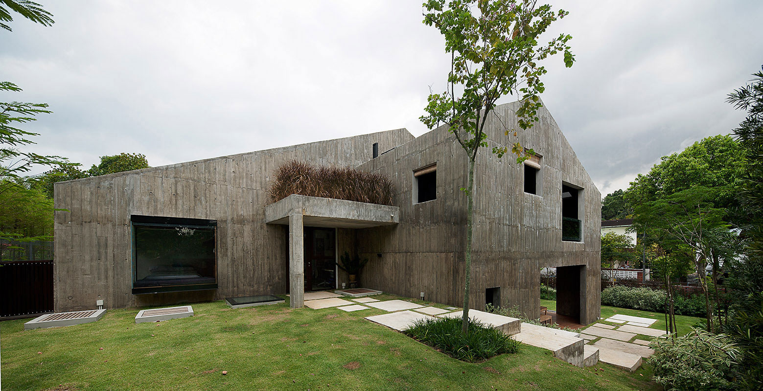 A Stunning Modern Bungalow with Red Brick and Concrete Structure in Singapore by ipli architects (2)