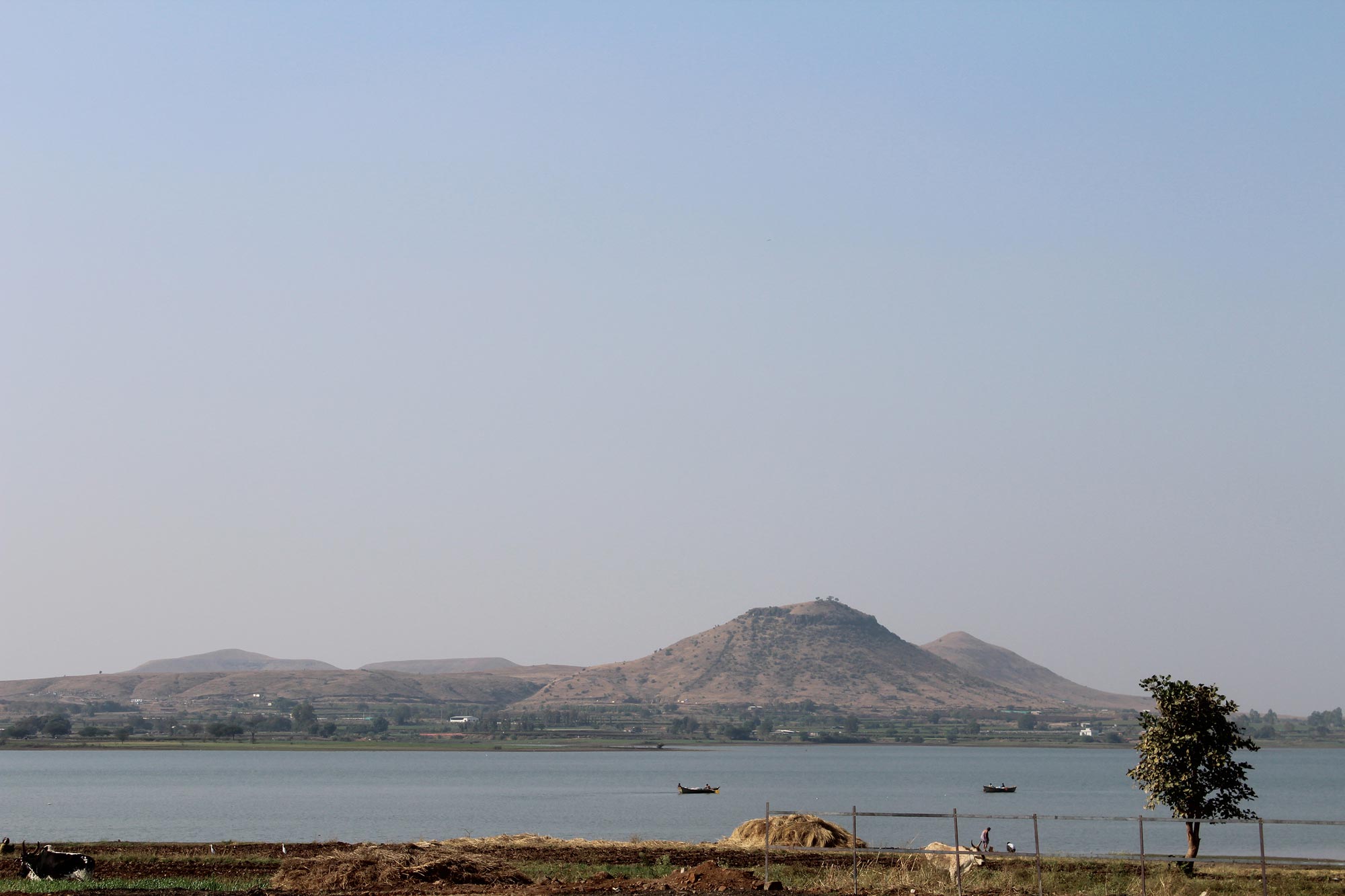 A Stunning Modern Concrete Home with Simple Interiors in Nashik, India by Ajay Sonar (12)
