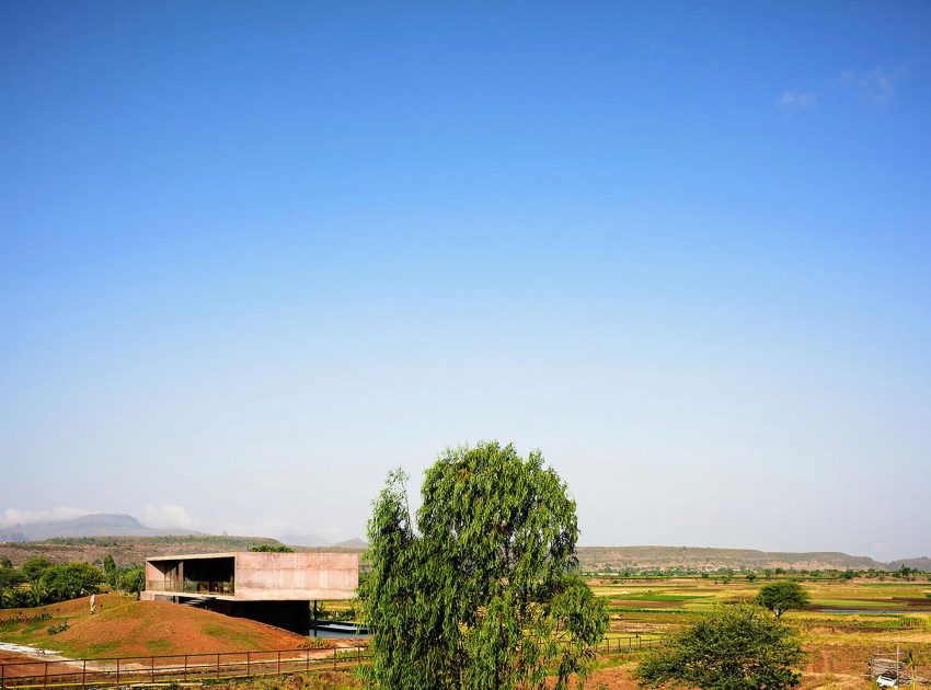 A Stunning Modern Concrete Home with Simple Interiors in Nashik, India by Ajay Sonar (2)