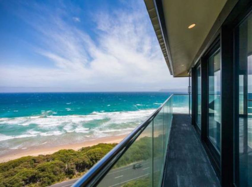 A Stunning Modern Hillside Home Perched above the Spectacular Ocean Road in Fairhaven, Australia by F2 Architecture (10)