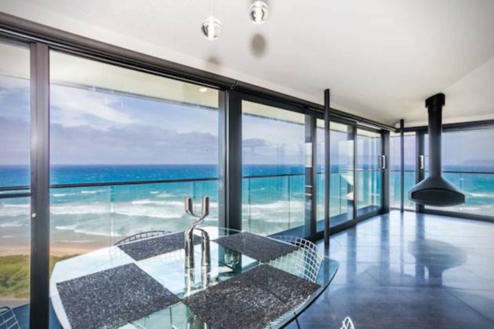 A Stunning Modern Hillside Home Perched above the Spectacular Ocean Road in Fairhaven, Australia by F2 Architecture (12)