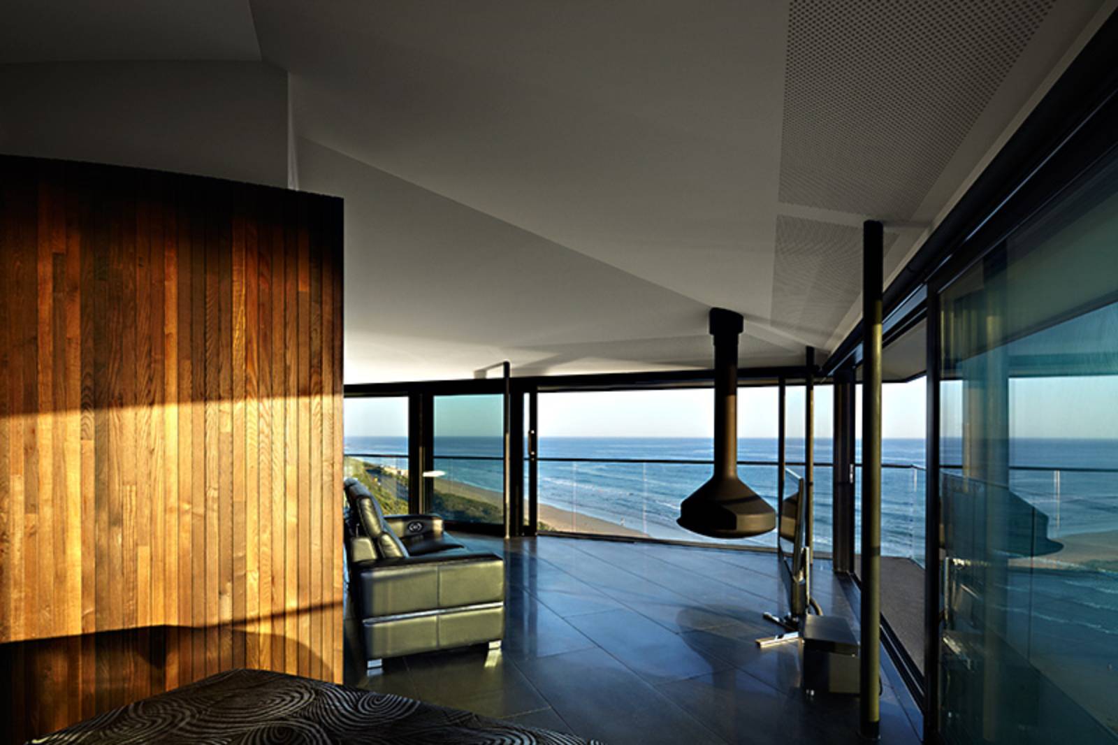 A Stunning Modern Hillside Home Perched above the Spectacular Ocean Road in Fairhaven, Australia by F2 Architecture (14)