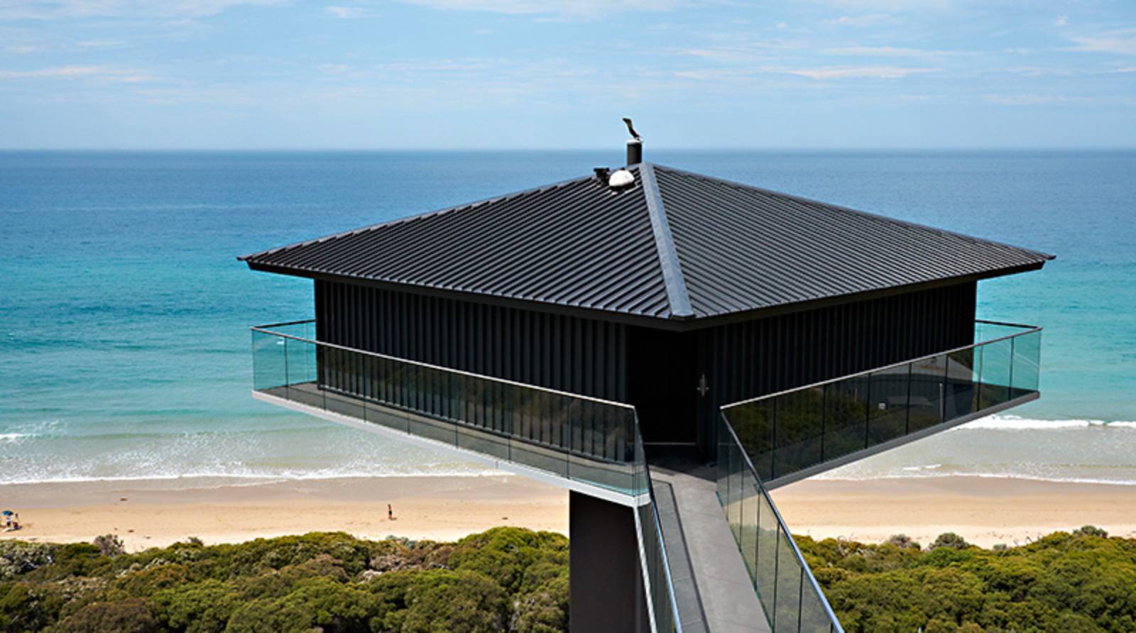A Stunning Modern Hillside Home Perched above the Spectacular Ocean Road in Fairhaven, Australia by F2 Architecture (3)