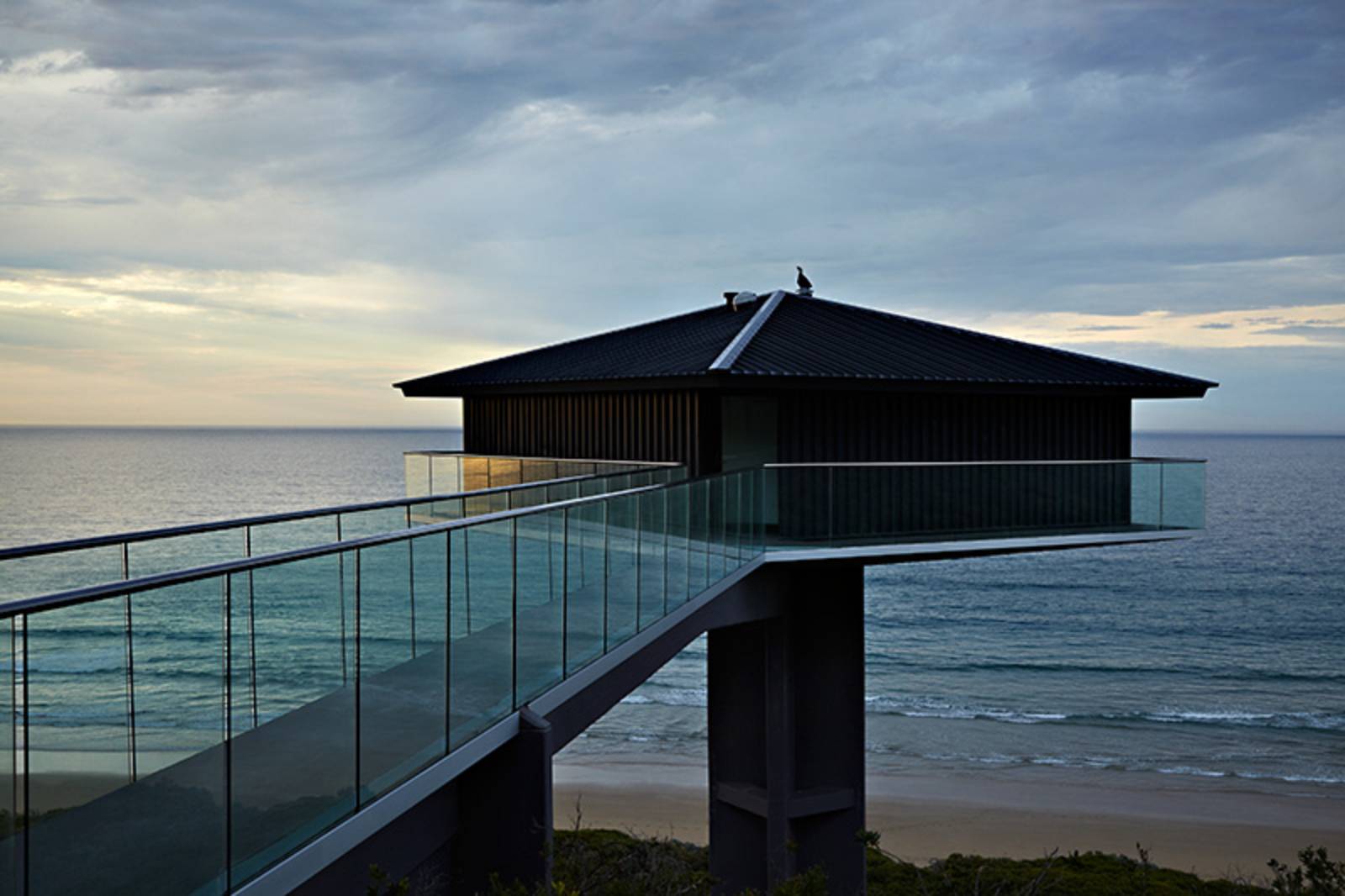 A Stunning Modern Hillside Home Perched above the Spectacular Ocean Road in Fairhaven, Australia by F2 Architecture (4)