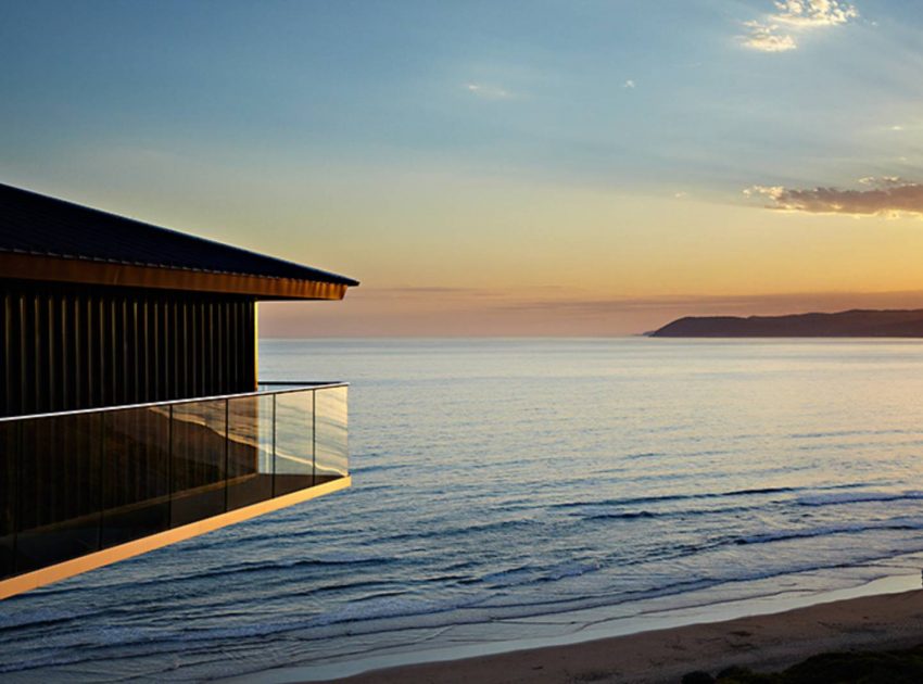 A Stunning Modern Hillside Home Perched above the Spectacular Ocean Road in Fairhaven, Australia by F2 Architecture (7)