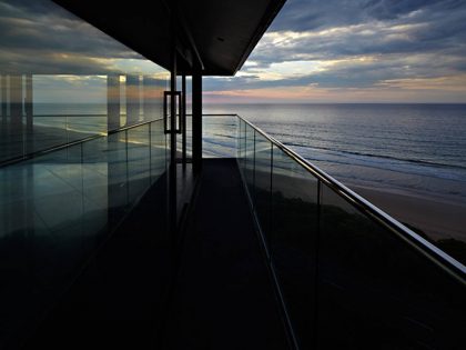 A Stunning Modern Hillside Home Perched above the Spectacular Ocean Road in Fairhaven, Australia by F2 Architecture (8)