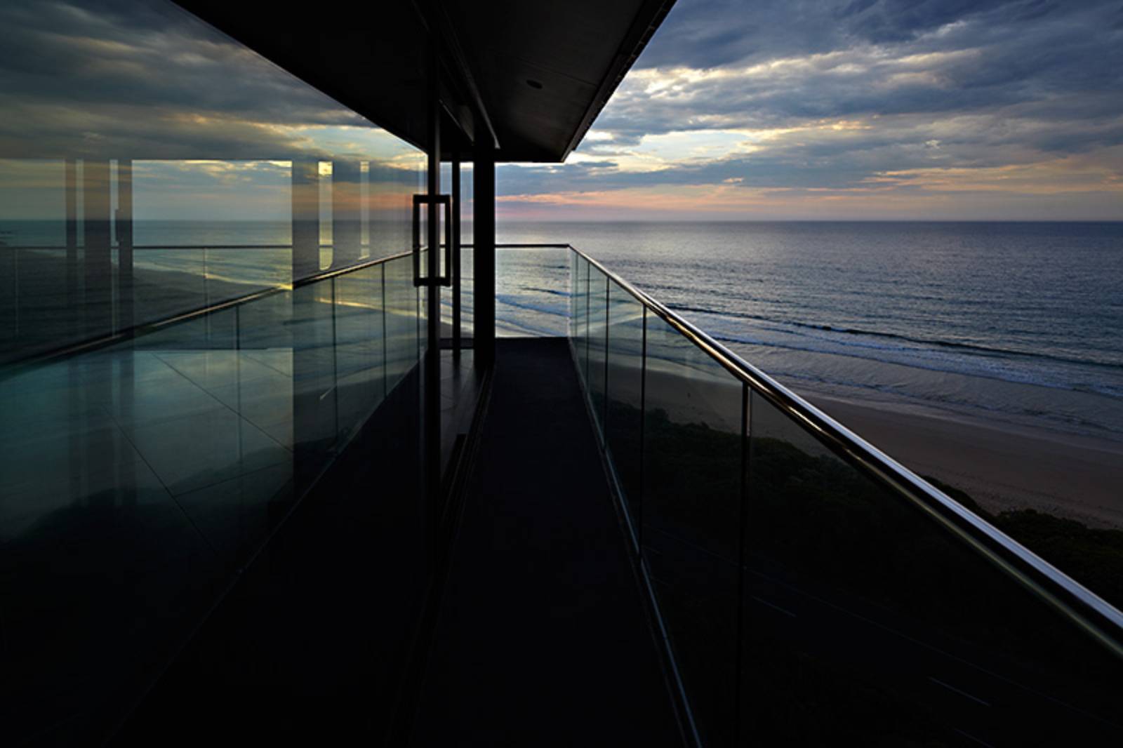 A Stunning Modern Hillside Home Perched above the Spectacular Ocean Road in Fairhaven, Australia by F2 Architecture (8)