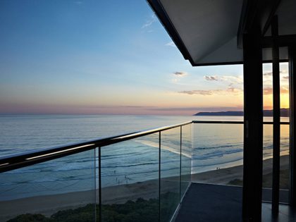 A Stunning Modern Hillside Home Perched above the Spectacular Ocean Road in Fairhaven, Australia by F2 Architecture (9)