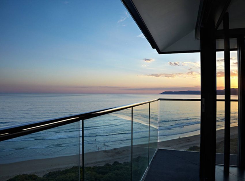 A Stunning Modern Hillside Home Perched above the Spectacular Ocean Road in Fairhaven, Australia by F2 Architecture (9)