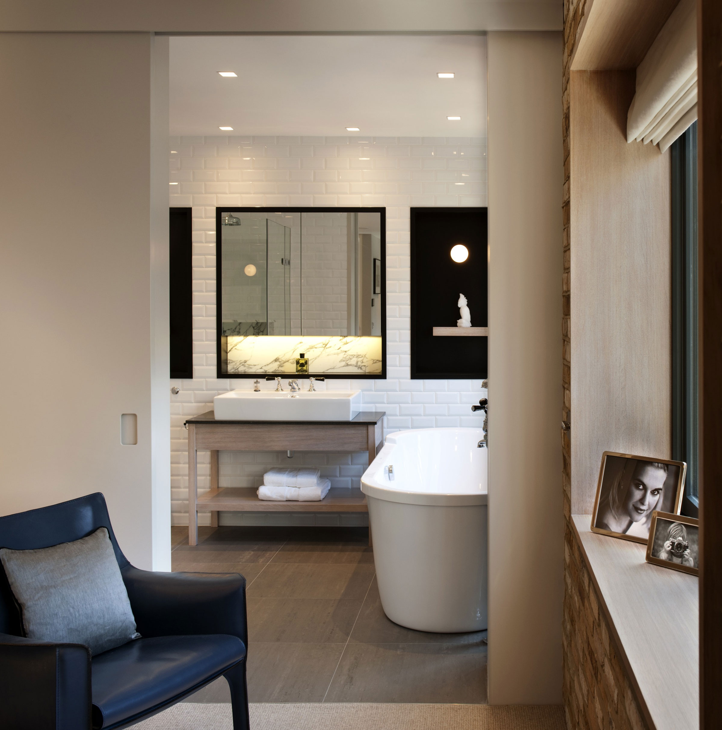 A Stunning Modern House with an Elegant Twist in London by TG-STUDIO (10)