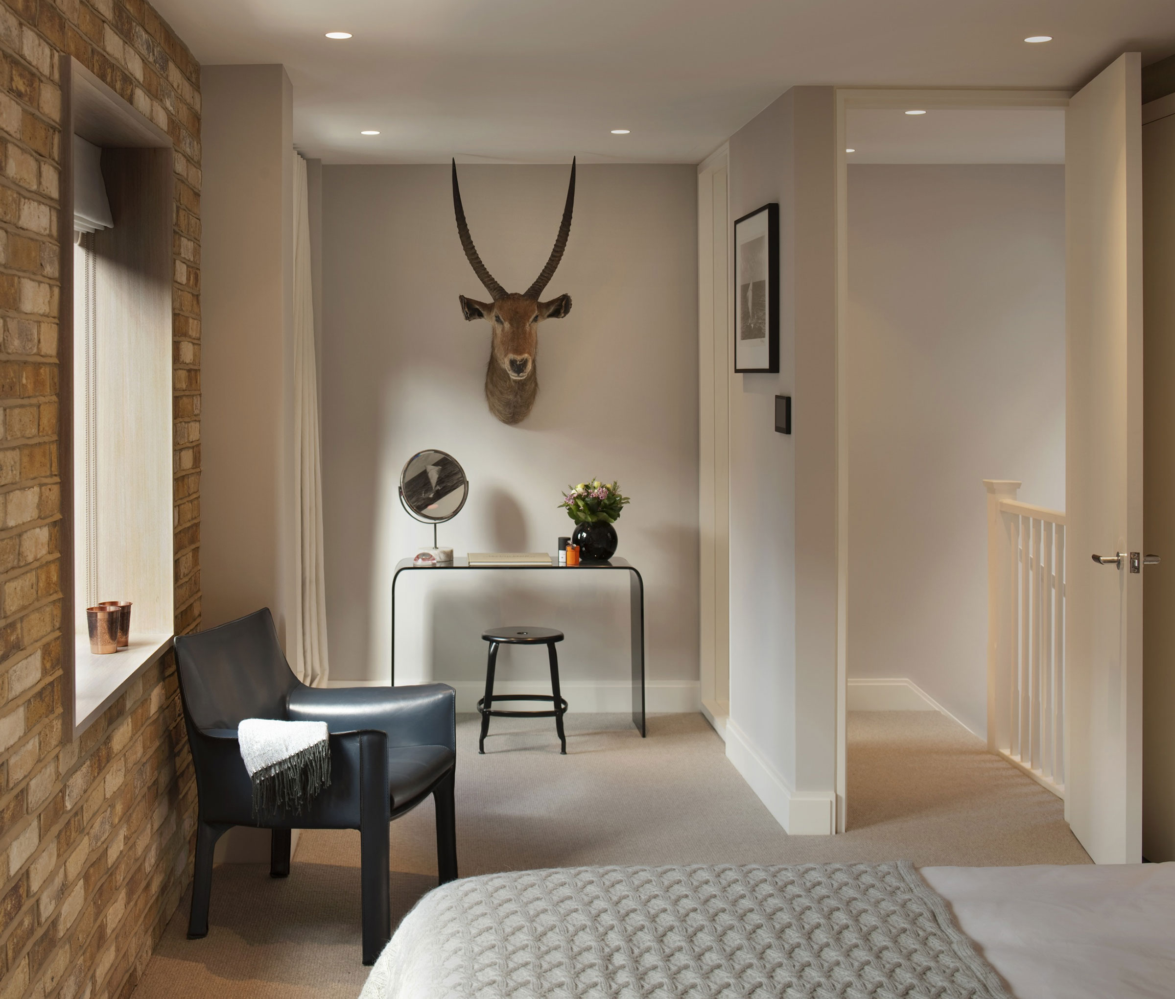 A Stunning Modern House with an Elegant Twist in London by TG-STUDIO (7)