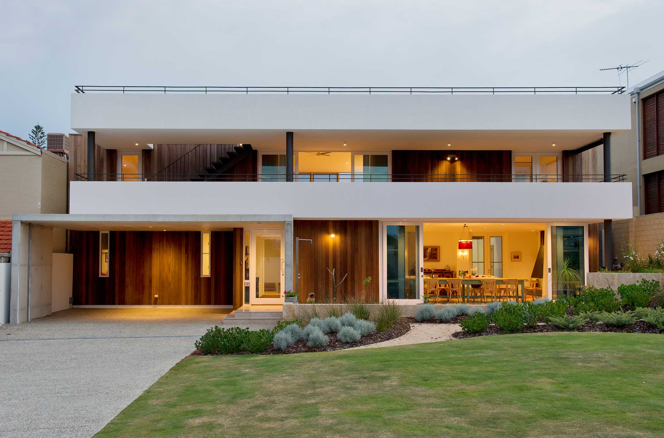 A Stunning and Luminous Home with Roof Garden and Ocean Views in Cottesloe Beach by Paul Burnham Architect (1)