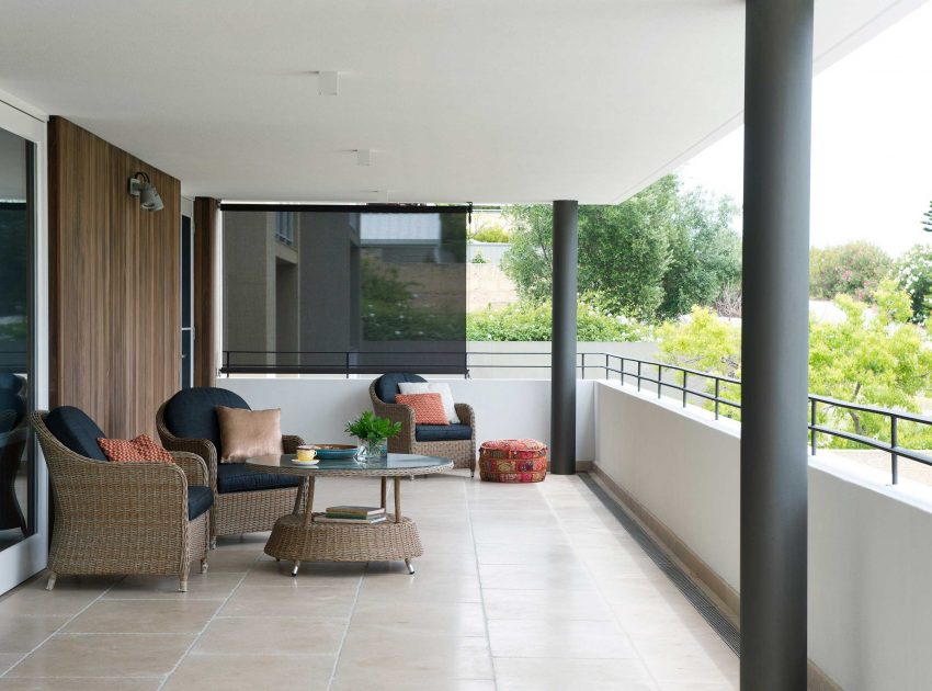 A Stunning and Luminous Home with Roof Garden and Ocean Views in Cottesloe Beach by Paul Burnham Architect (11)