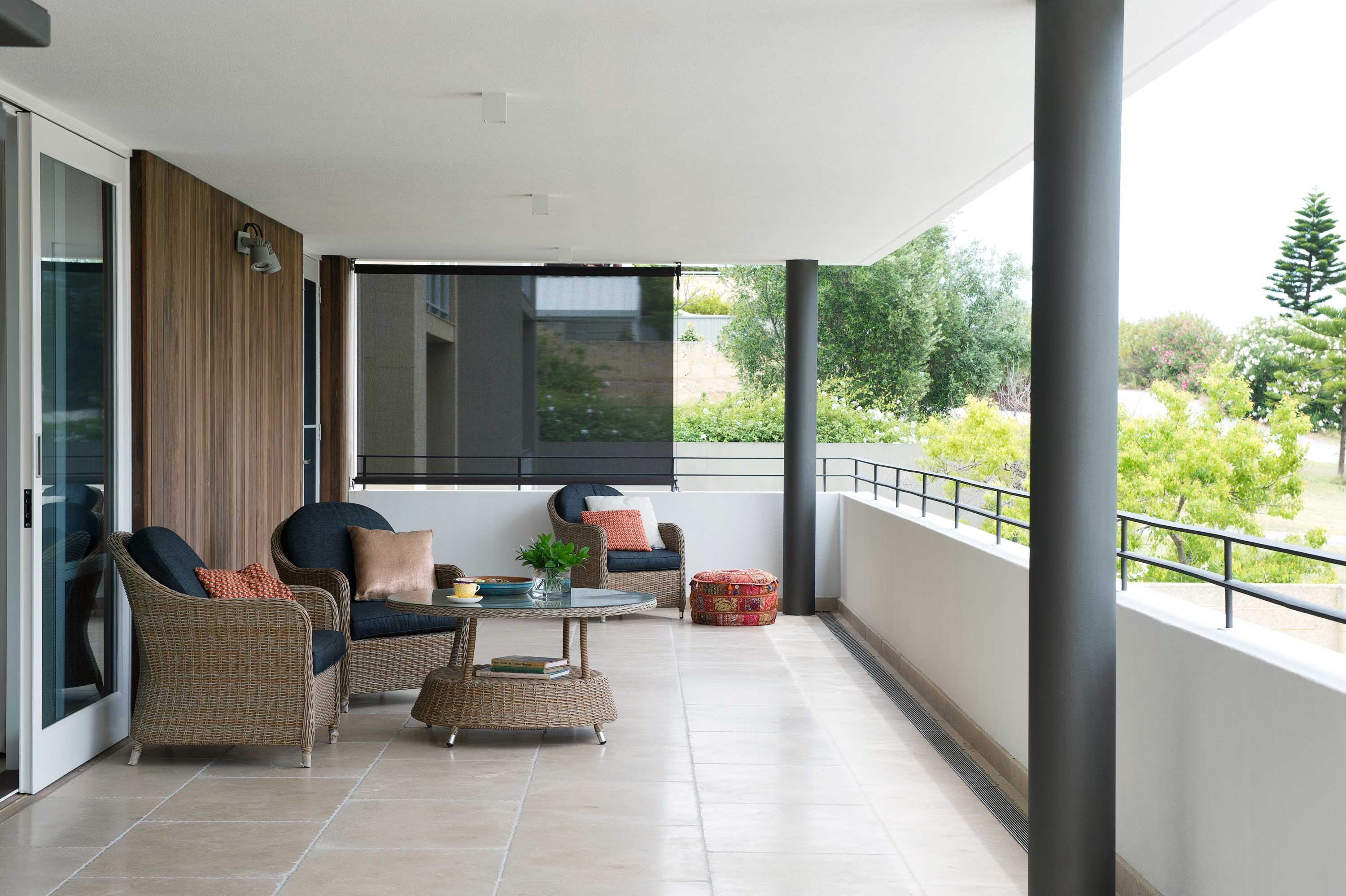 A Stunning and Luminous Home with Roof Garden and Ocean Views in Cottesloe Beach by Paul Burnham Architect (11)