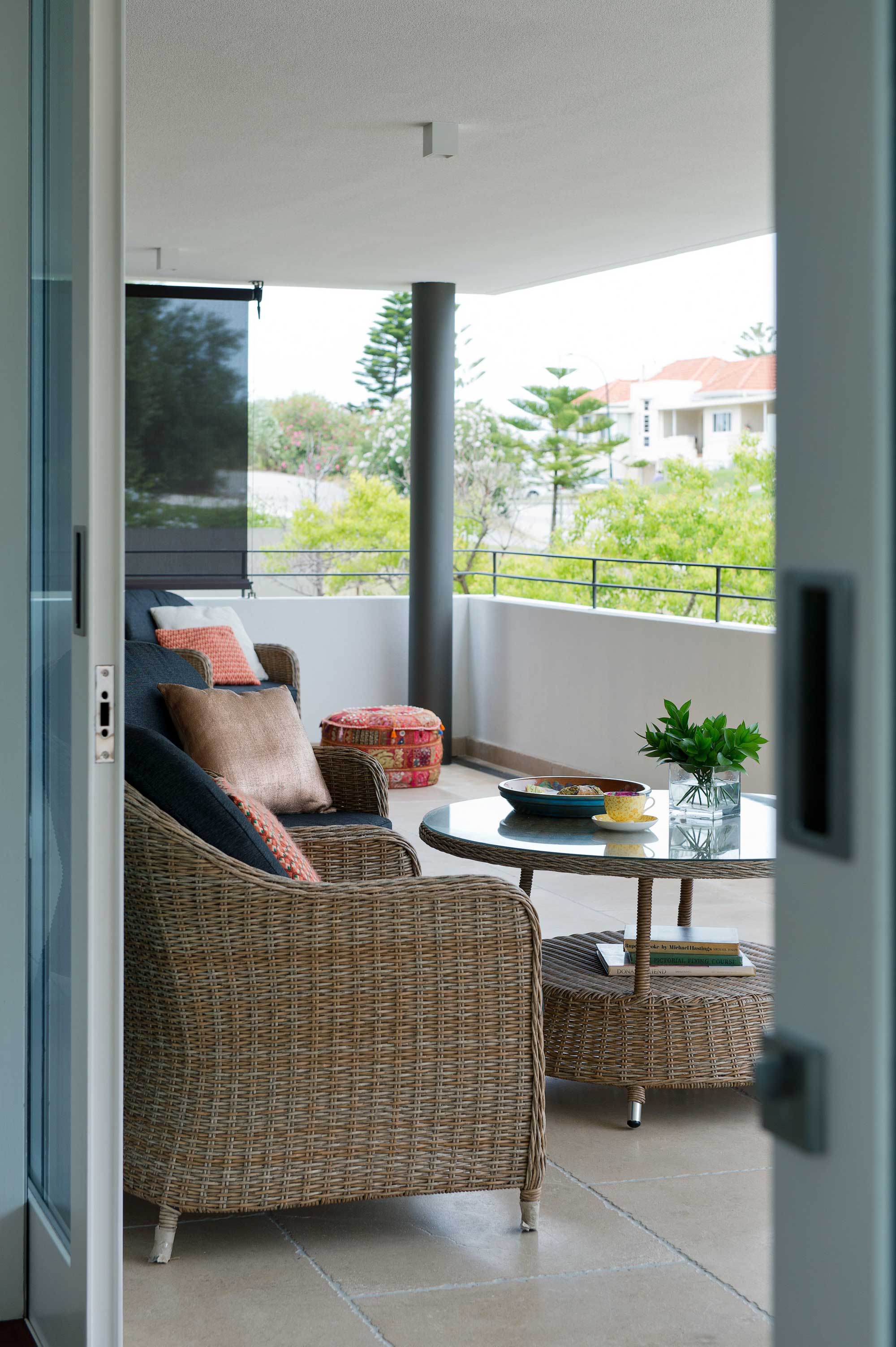 A Stunning and Luminous Home with Roof Garden and Ocean Views in Cottesloe Beach by Paul Burnham Architect (13)