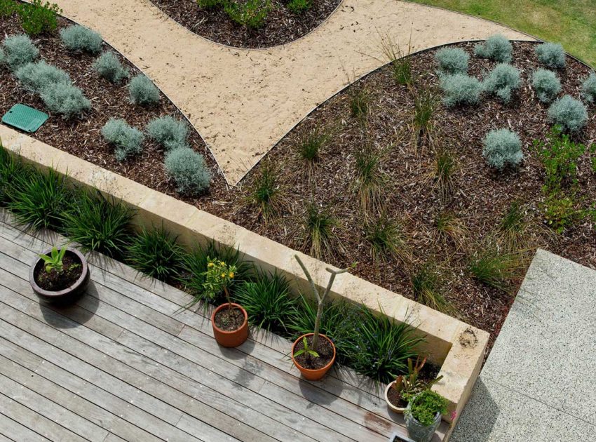 A Stunning and Luminous Home with Roof Garden and Ocean Views in Cottesloe Beach by Paul Burnham Architect (4)