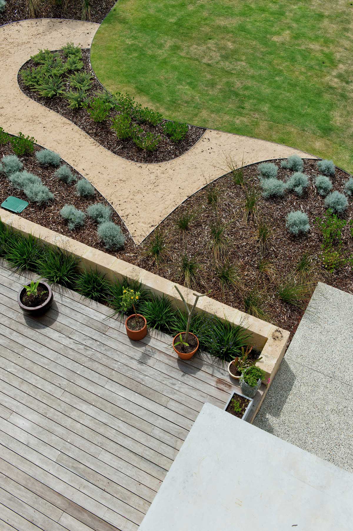 A Stunning and Luminous Home with Roof Garden and Ocean Views in Cottesloe Beach by Paul Burnham Architect (4)