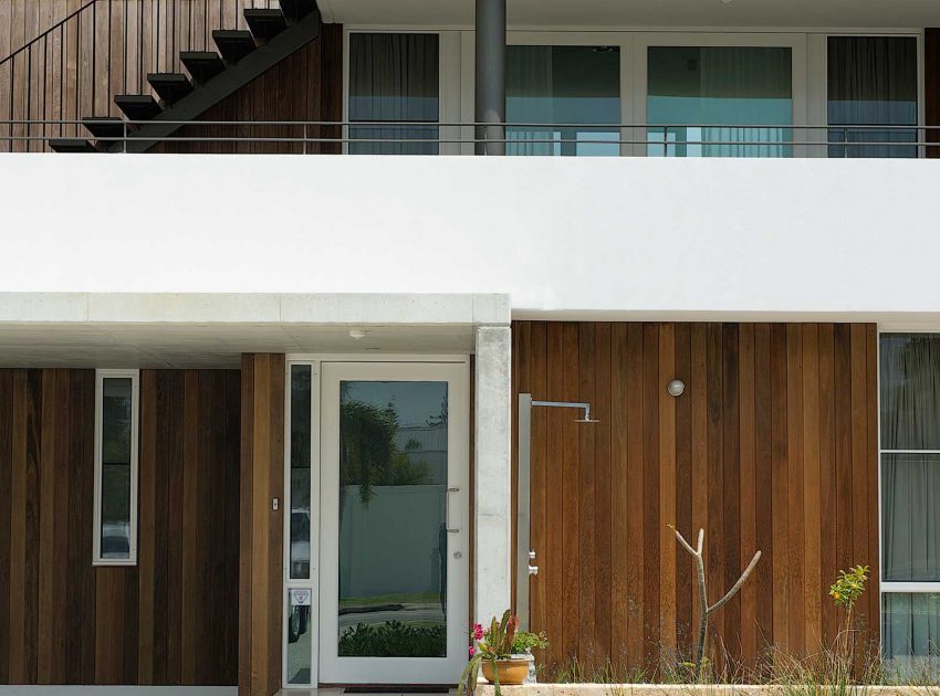 A Stunning and Luminous Home with Roof Garden and Ocean Views in Cottesloe Beach by Paul Burnham Architect (5)